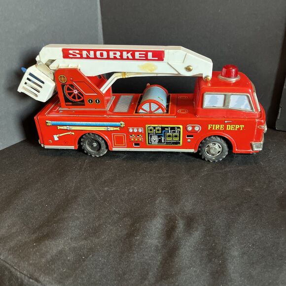 VTG Yonezawa Japan Tin Battery Operated Snorkle Fire Engine Truck Doesn’t Work - Picture 4 of 14